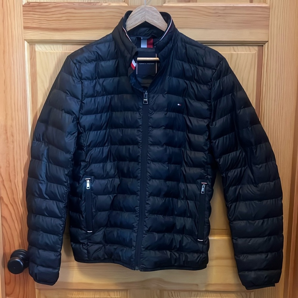 Tommy Hilfiger Men’s light Weight Packable Jacket Black Size M
Never Worn